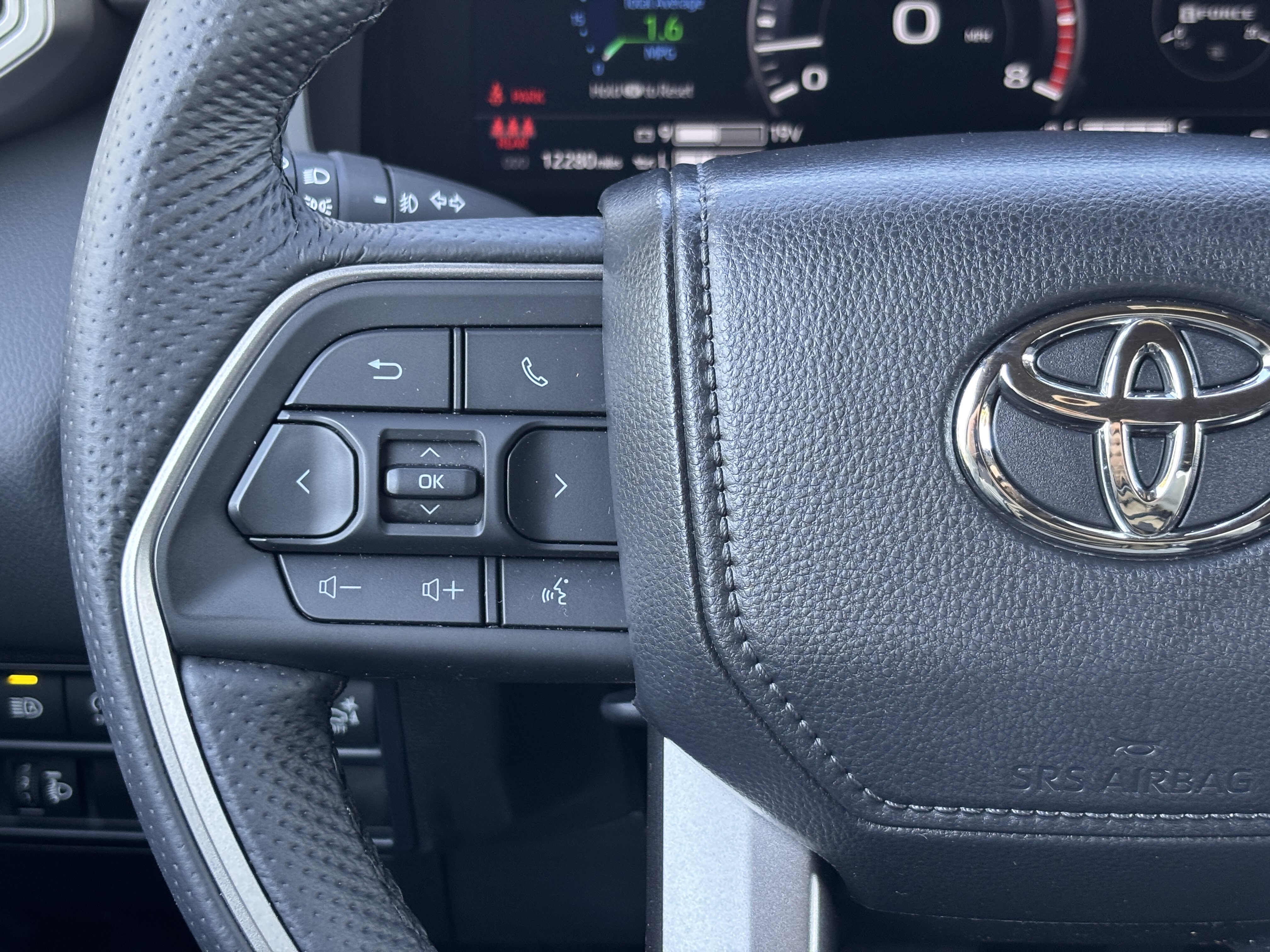 Used 2025 Toyota Tundra Limited w/ Power Package AWD/4WD image 23