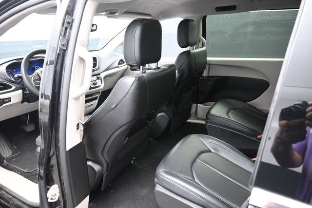 Used 2024 Chrysler Pacifica Limited FWD image 15