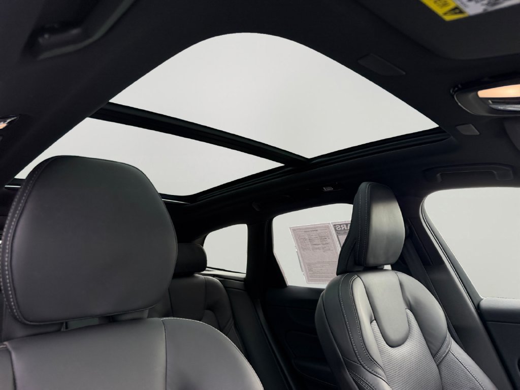 Certified 2024 Volvo XC60 T8 Ultimate AWD/4WD image 7