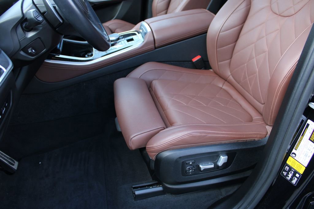 Used 2024 BMW X5 xDrive40i w/ M Sport Package image 21