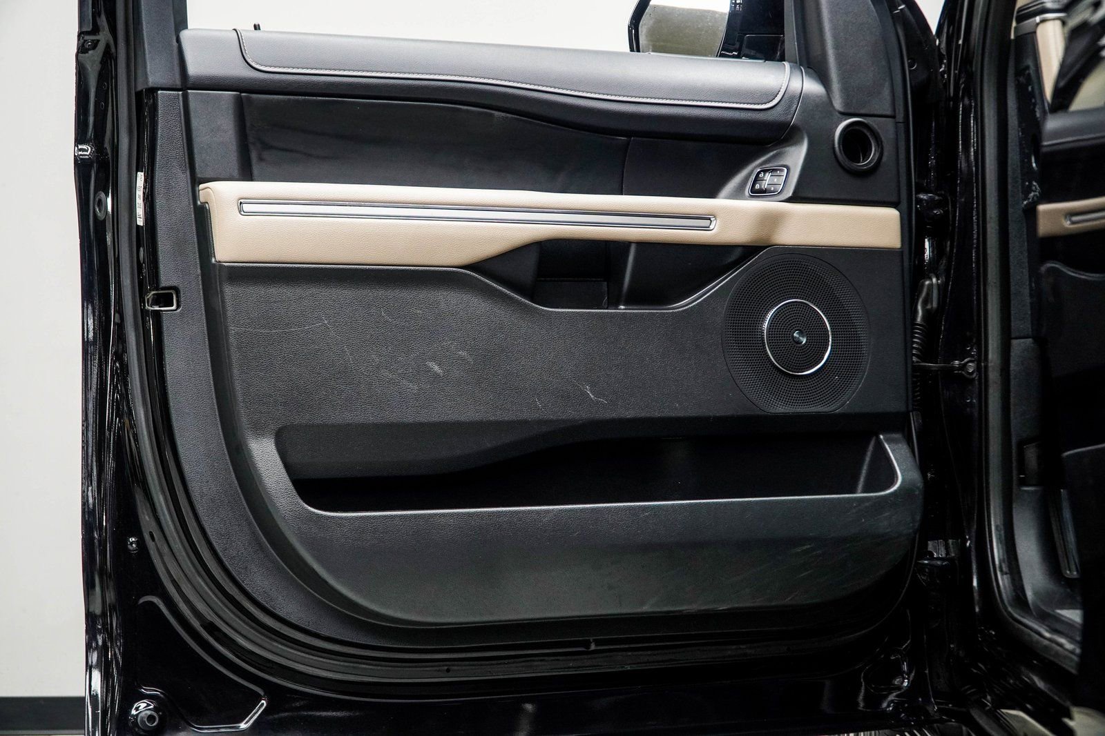 Used 2024 Ford Expedition Max Limited RWD image 31