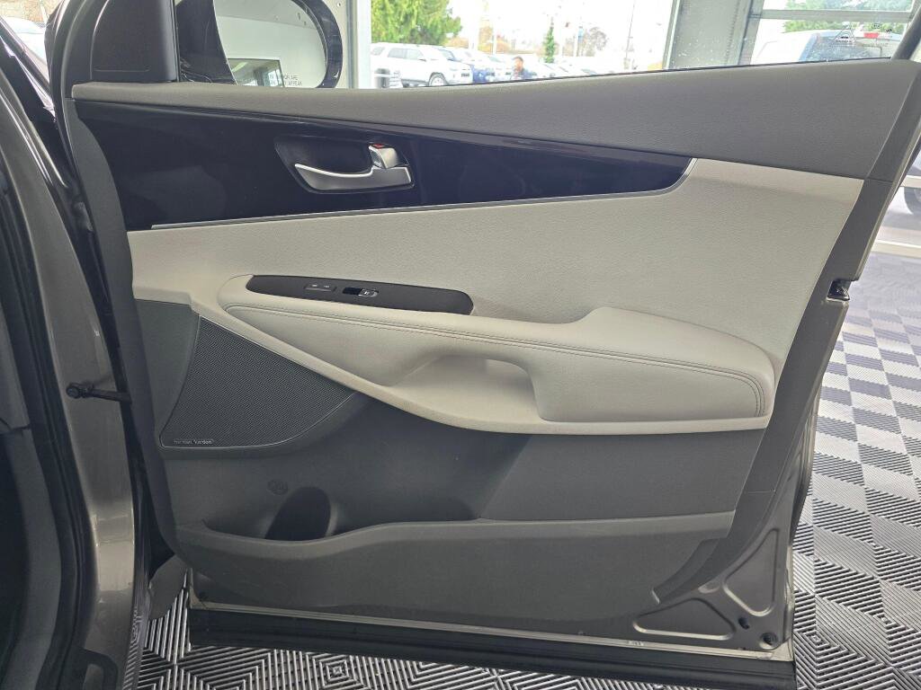 Used 2019 Kia Sorento SX image 45