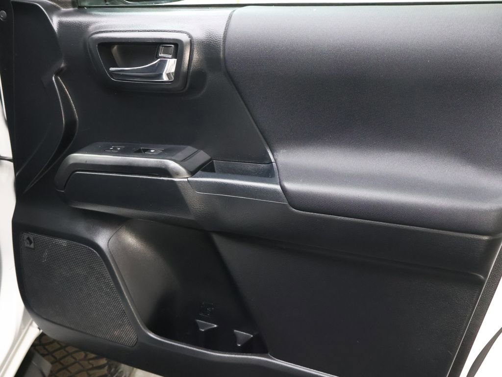 Used 2019 Toyota Tacoma TRD Sport image 11