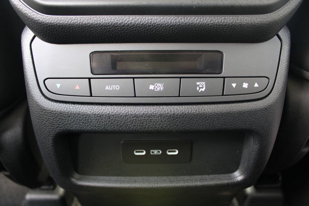 Certified 2025 Honda Pilot Touring image 19