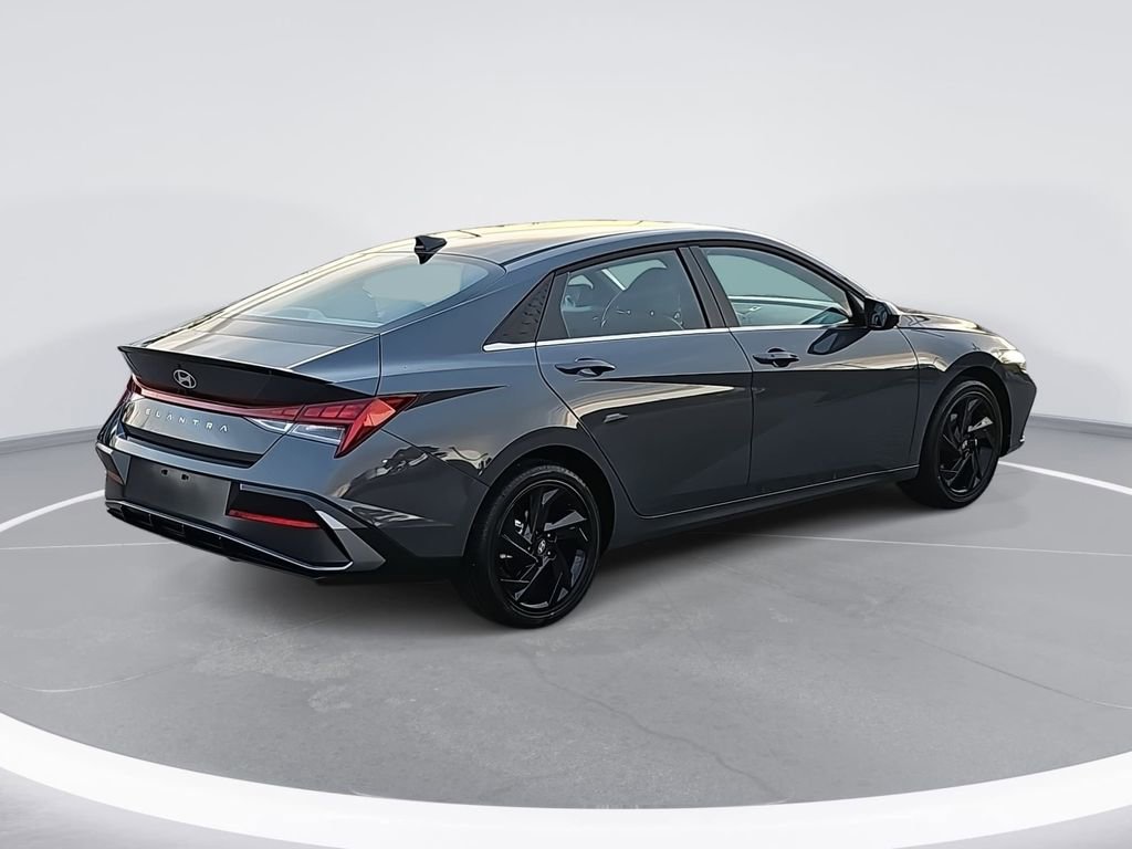 New 2026 Hyundai Elantra SEL Sport image 5