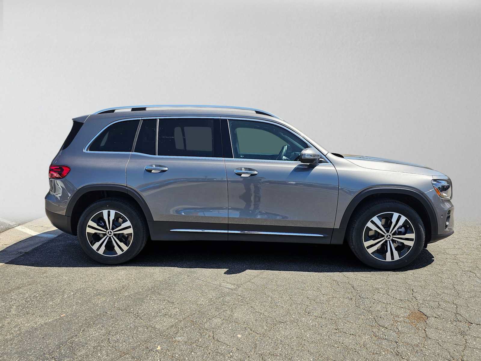 New 2026 Mercedes-Benz GLB 250 image 2