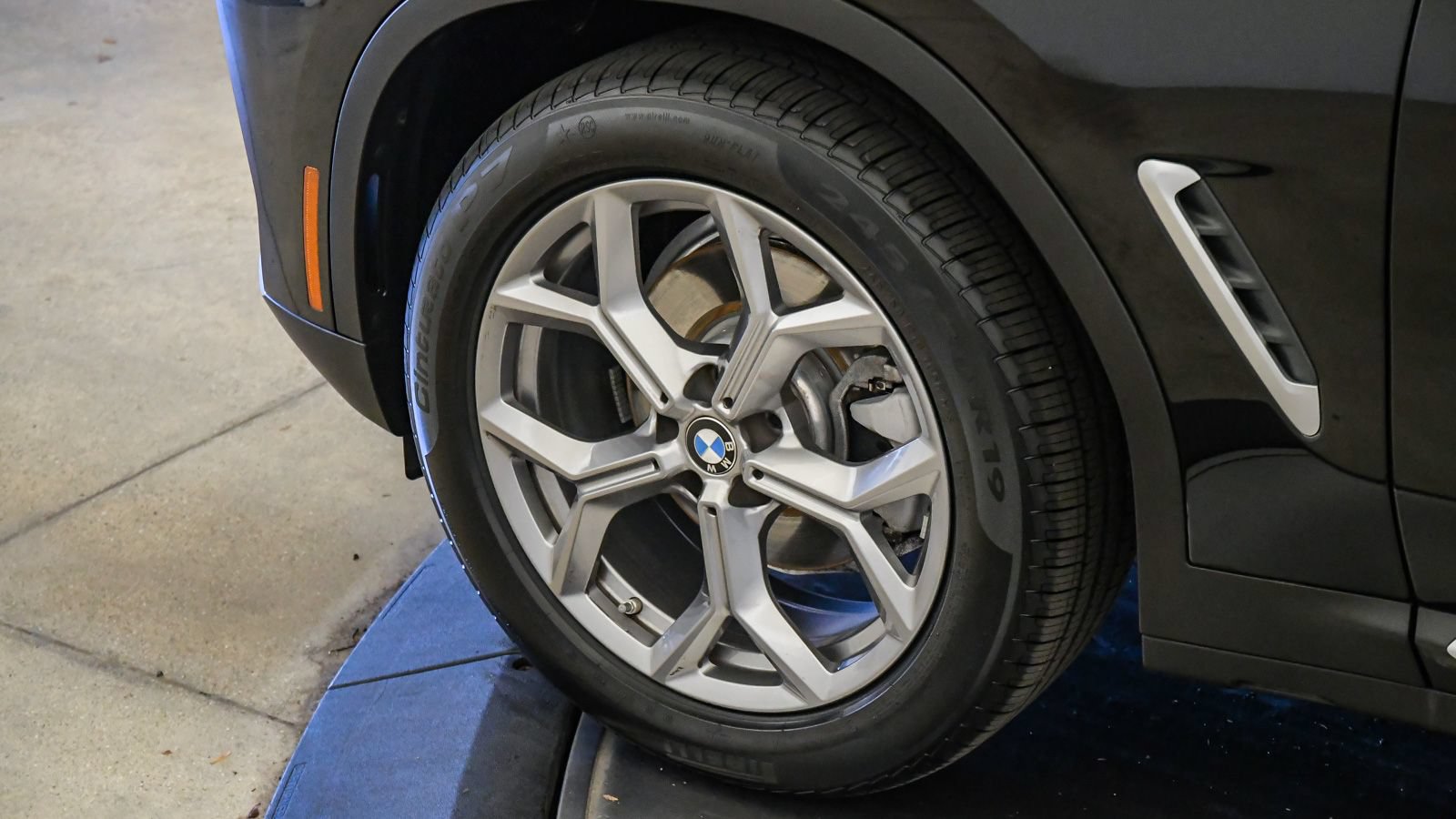 Certified 2023 BMW X4 xDrive30i w/ Convenience Package AWD/4WD image 9