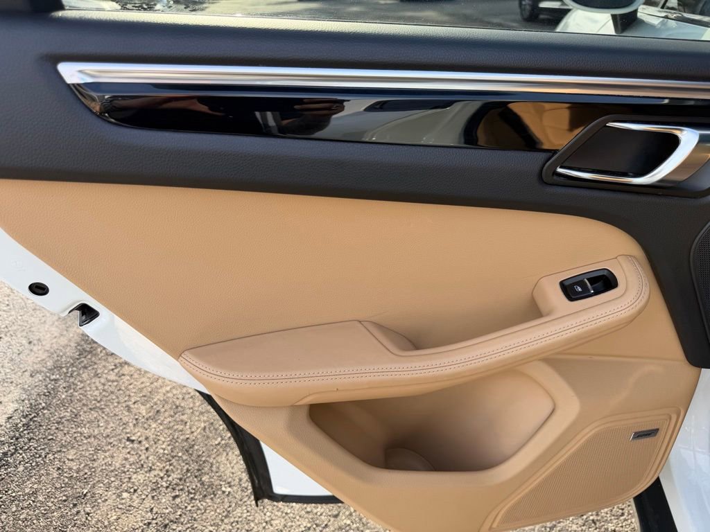 Used 2018 Porsche Macan S w/ Premium Package Plus image 30