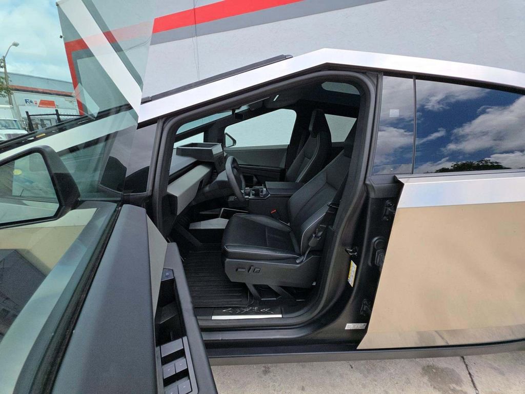 Used 2024 Tesla Cybertruck AWD Crew Cab image 2
