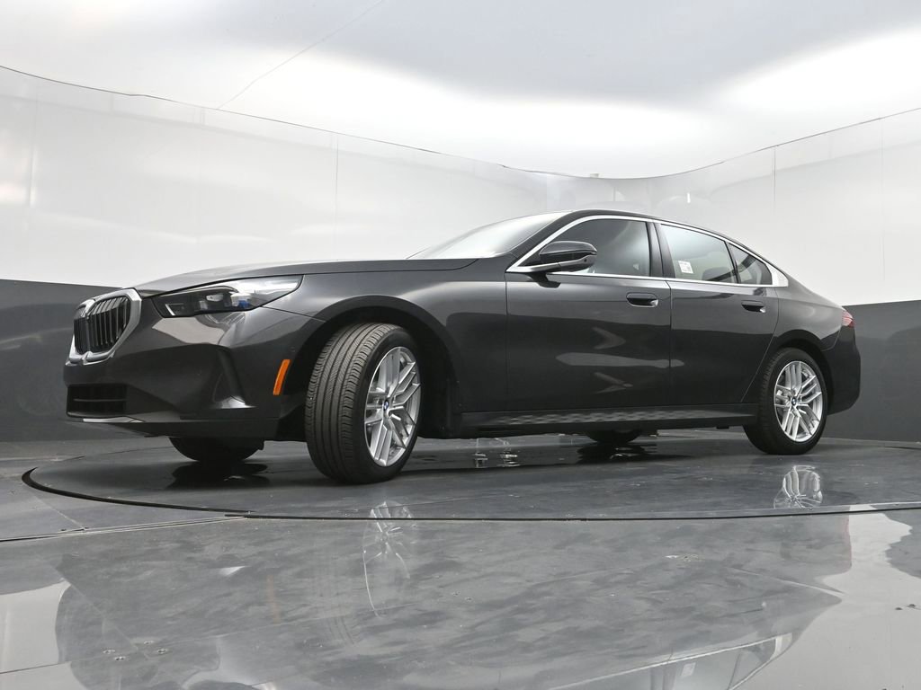 Used 2024 BMW 530i xDrive w/ Premium Package AWD/4WD image 28