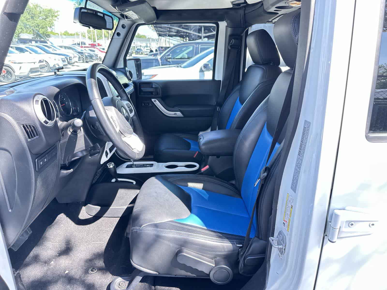 Used 2017 Jeep Wrangler Unlimited Rubicon w/ Connectivity Group AWD/4WD image 3