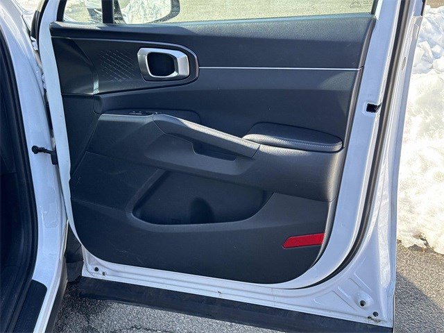 Used 2024 Kia Sorento LX image 8