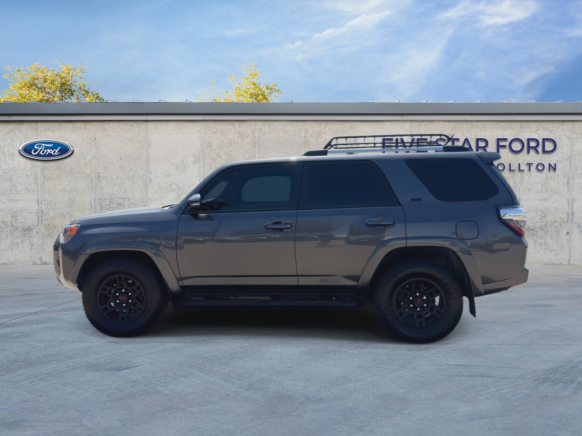Used 2023 Toyota 4Runner SR5 Premium w/ Moonroof Package RWD image 5