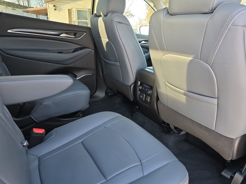 Used 2021 Buick Enclave Essence image 11