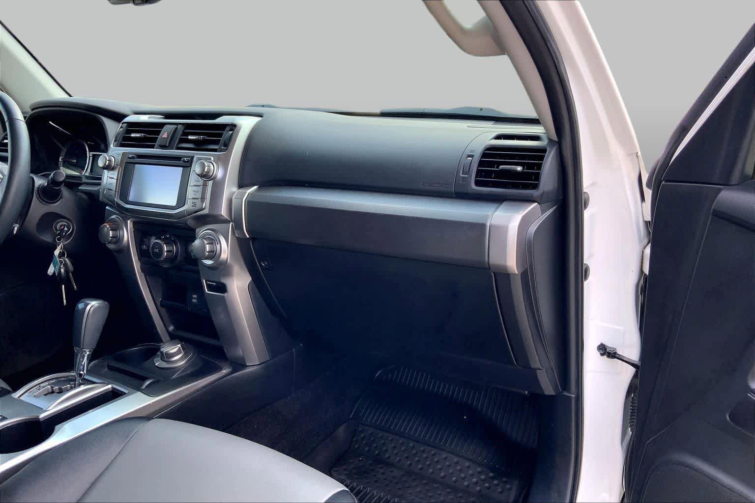 Used 2018 Toyota 4Runner SR5 Premium AWD/4WD image 17