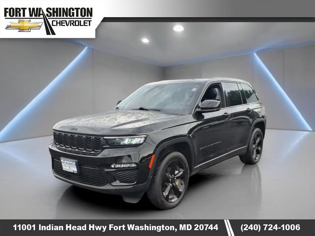 Used 2023 Jeep Grand Cherokee Limited w/ Black Appearance Package AWD/4WD image 8