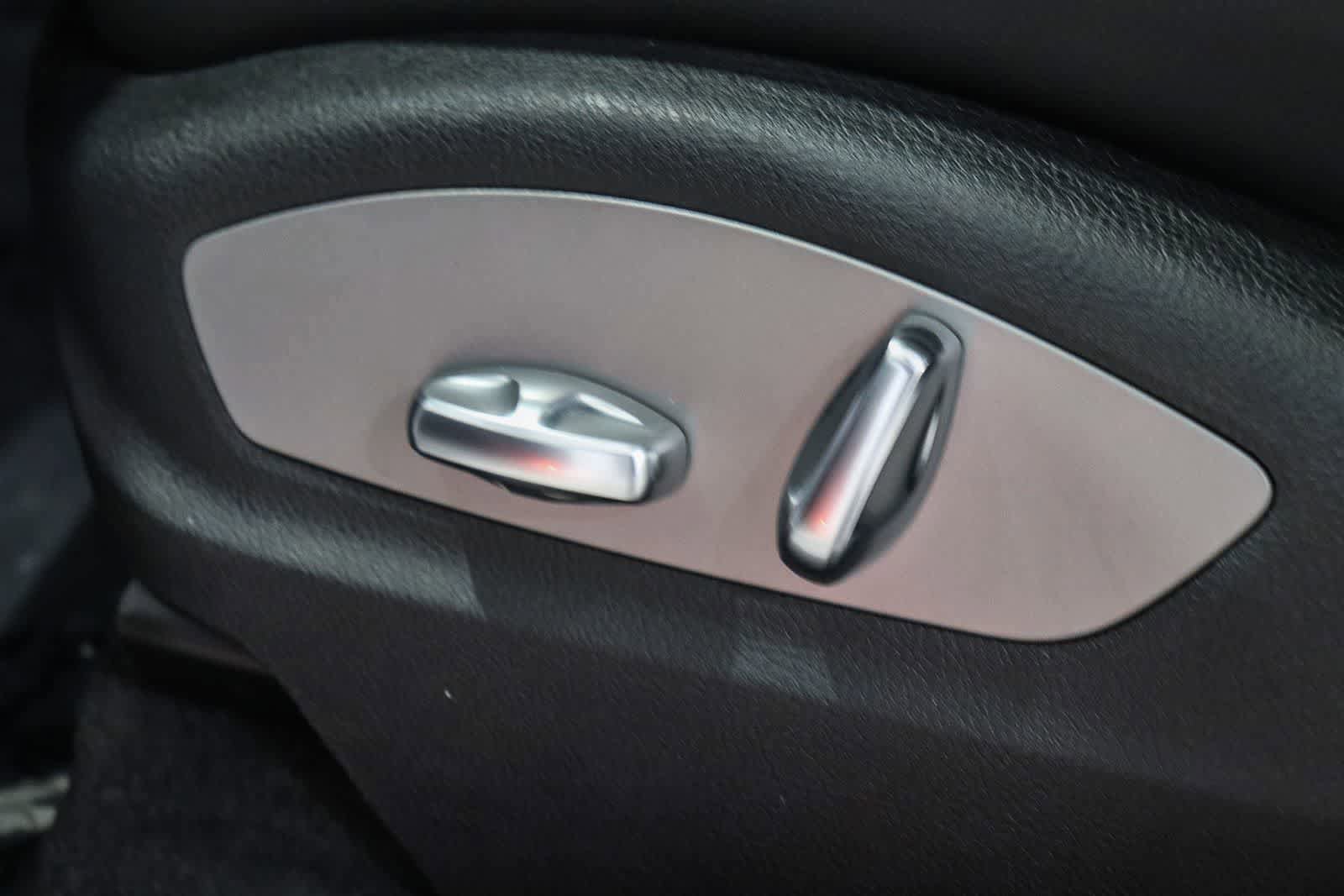 Used 2024 Porsche Macan AWD/4WD image 21