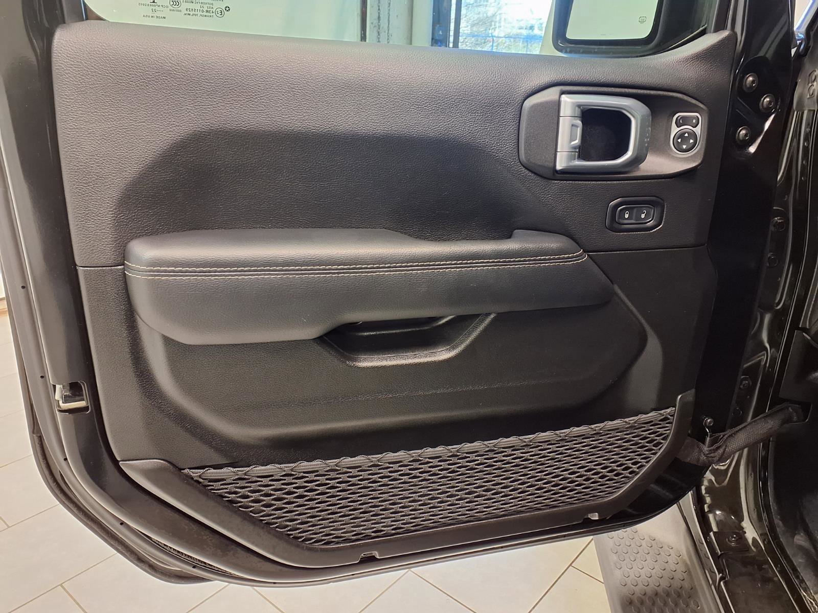 Used 2022 Jeep Wrangler Unlimited Sahara image 27