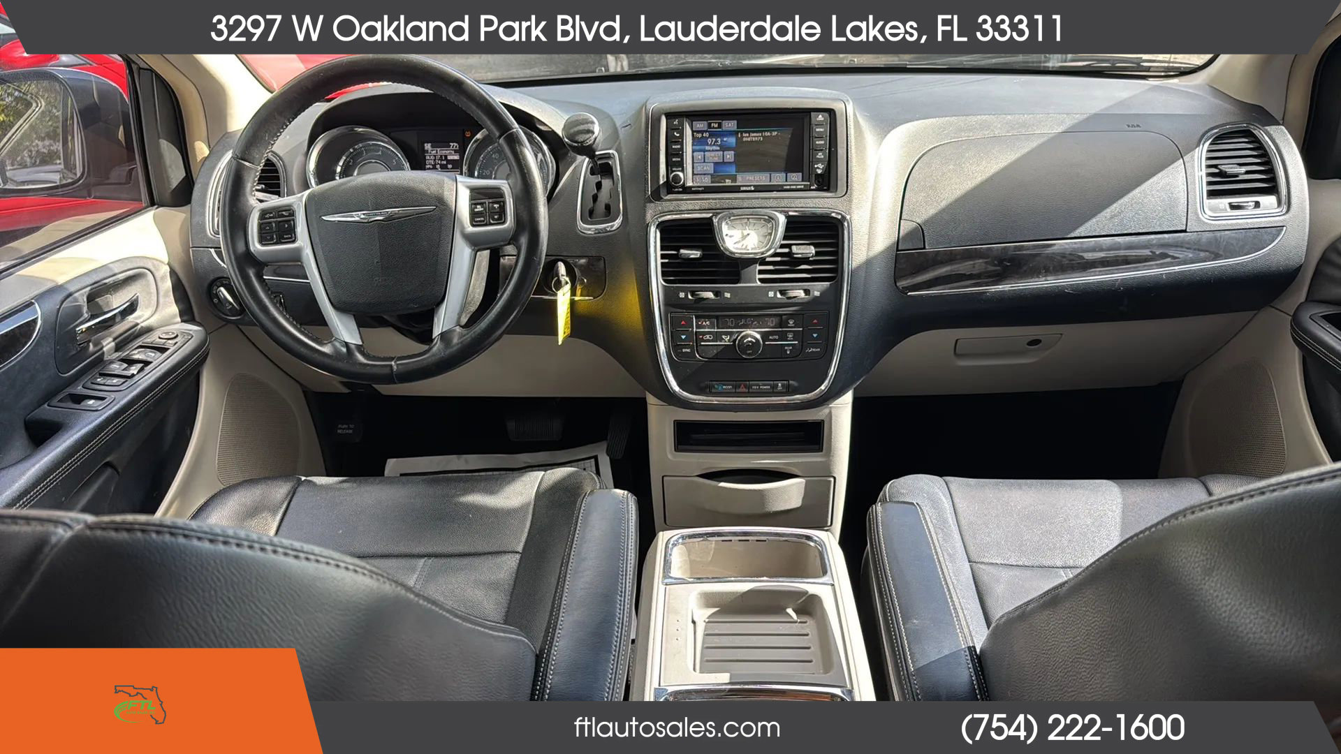 Used 2013 Chrysler Town & Country Touring image 29