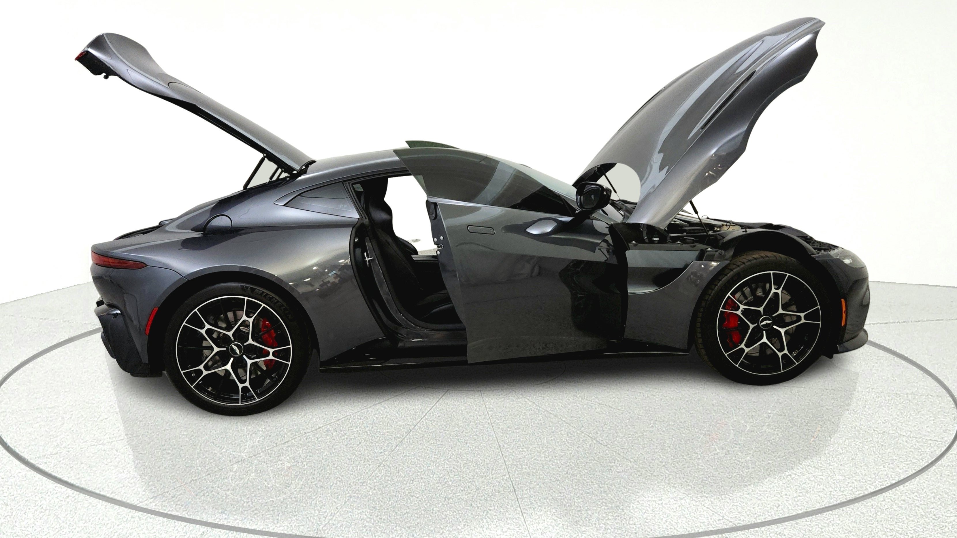 Used 2022 Aston Martin V8 Vantage Coupe RWD image 15