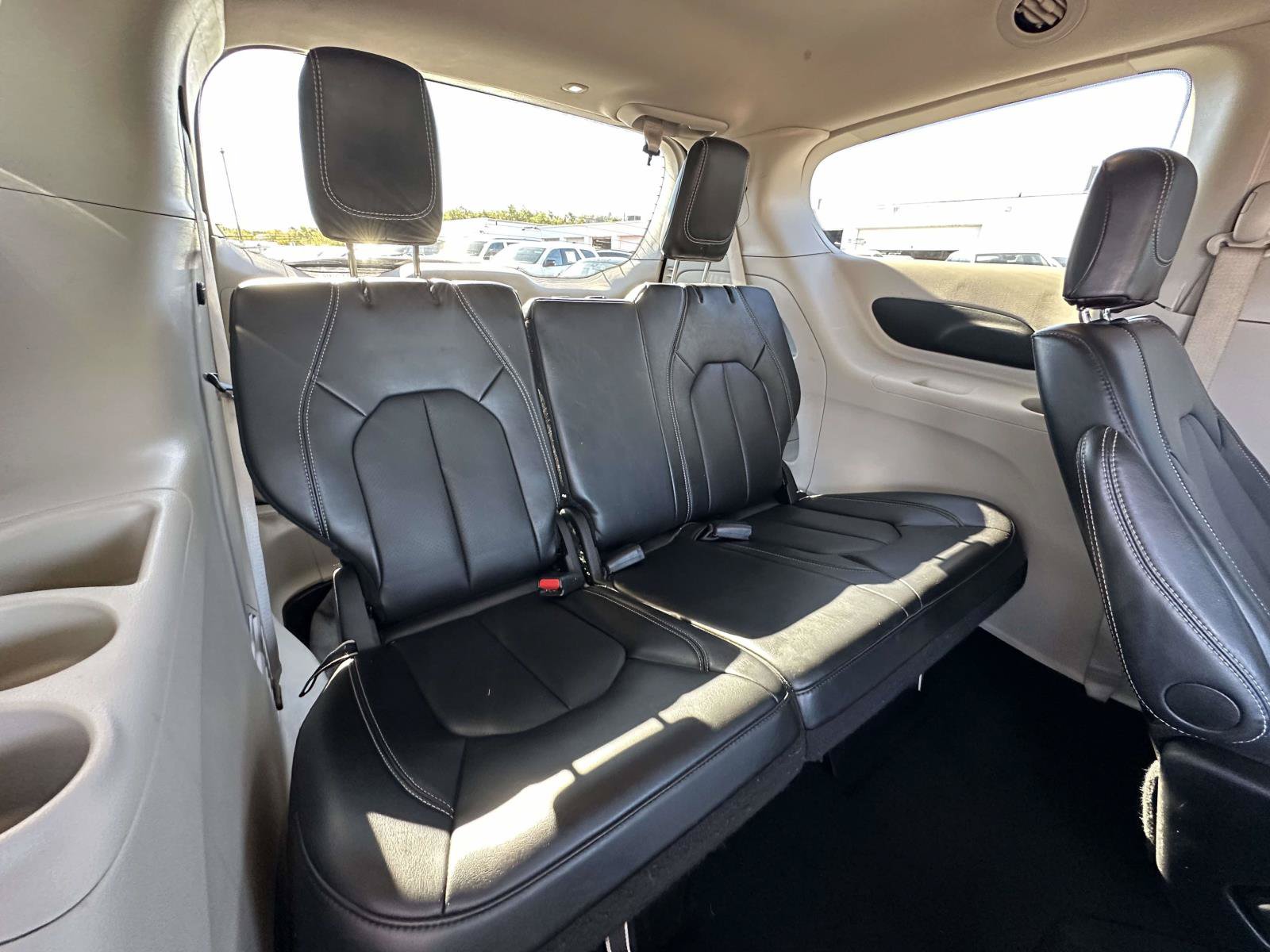 Used 2024 Chrysler Pacifica Touring-L FWD image 37