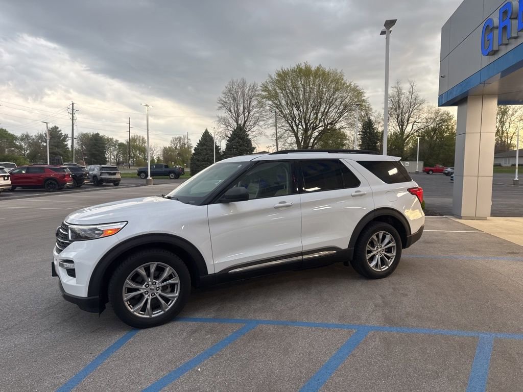 Used 2020 Ford Explorer XLT w/ Equipment Group 202A image 6
