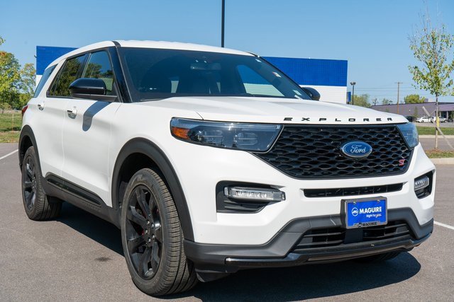 Used 2022 Ford Explorer ST w/ ST Street Pack image 4