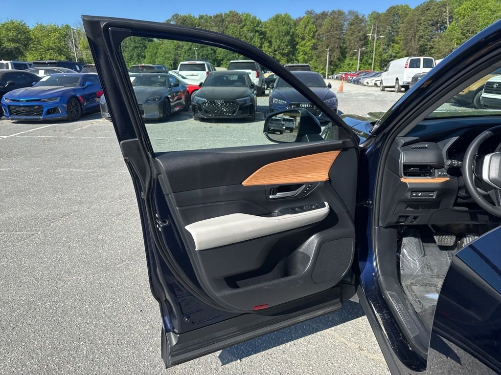 Used 2025 Toyota Grand Highlander AWD image 26