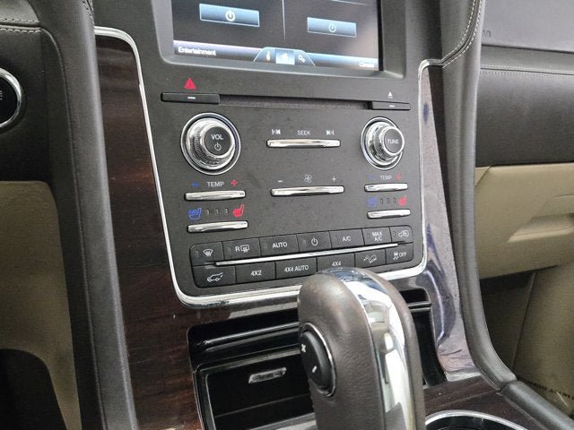 Used 2015 Lincoln Navigator L 4WD w/ Equipment Group 101A Reserve image 27