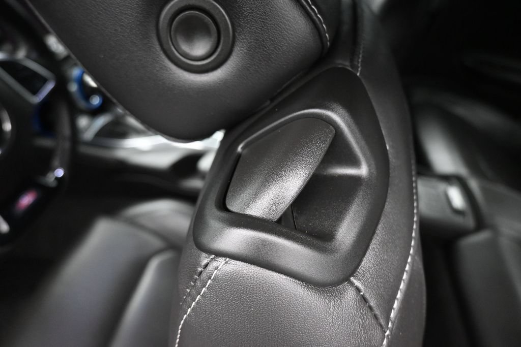 Used 2018 Chevrolet Camaro SS RWD image 30