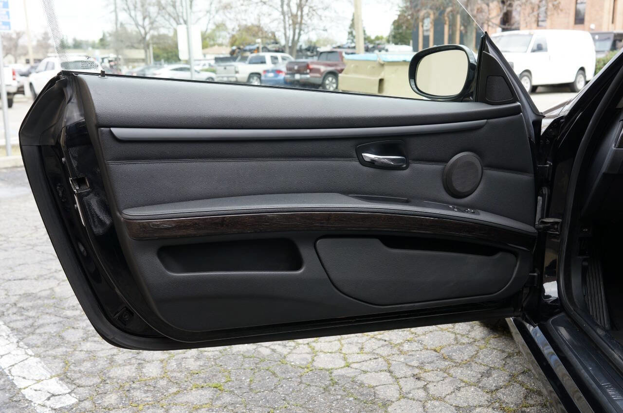 Used 2011 BMW 335i Coupe image 16