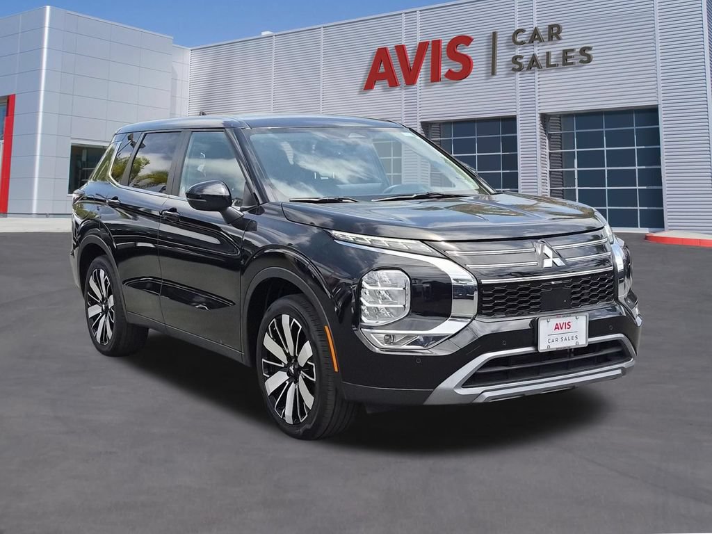 Used 2025 Mitsubishi Outlander SE AWD/4WD image 3