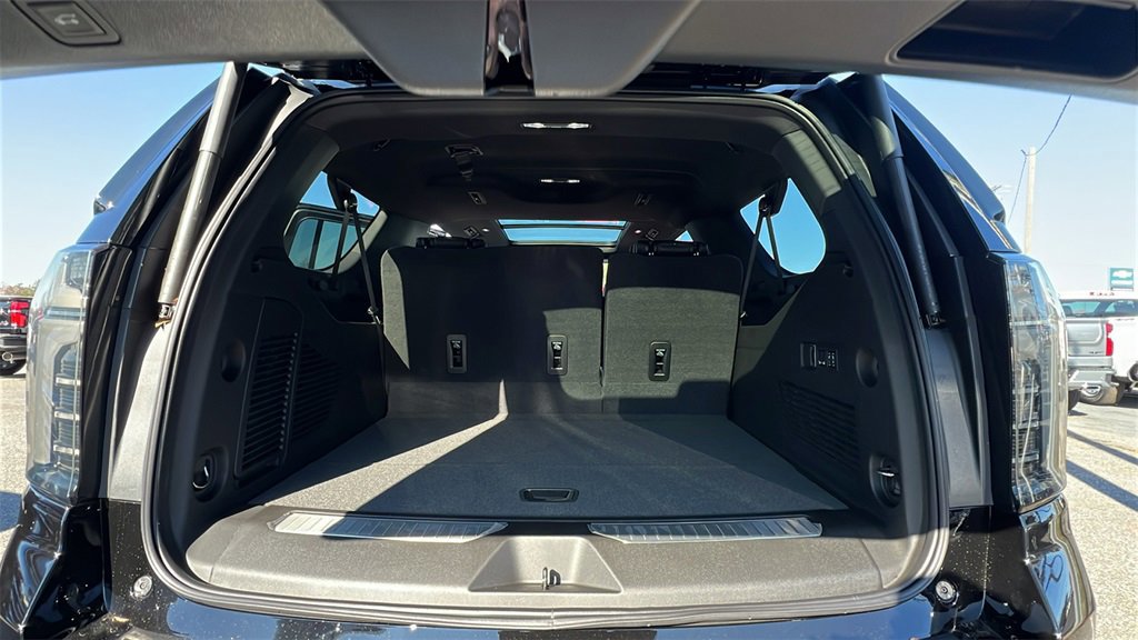 New 2026 Chevrolet Suburban High Country w/ Sun And Tow Package image 10