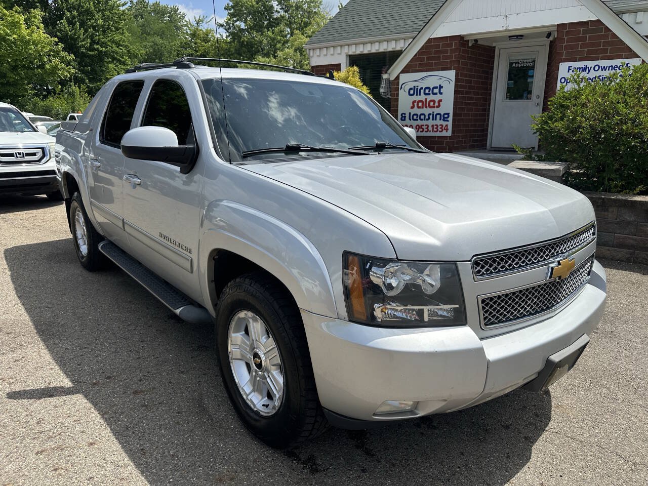 Used 2012 Chevrolet Avalanche LT AWD/4WD image 9