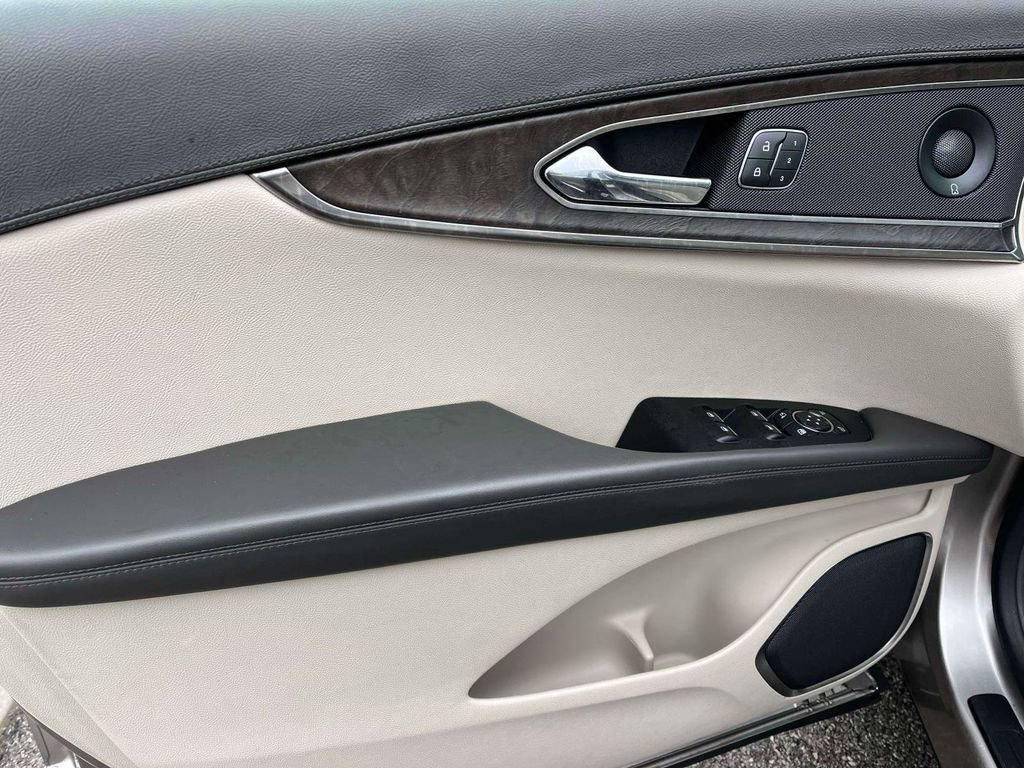 Used 2020 Lincoln Nautilus Reserve w/ Equipment Group 201A image 13