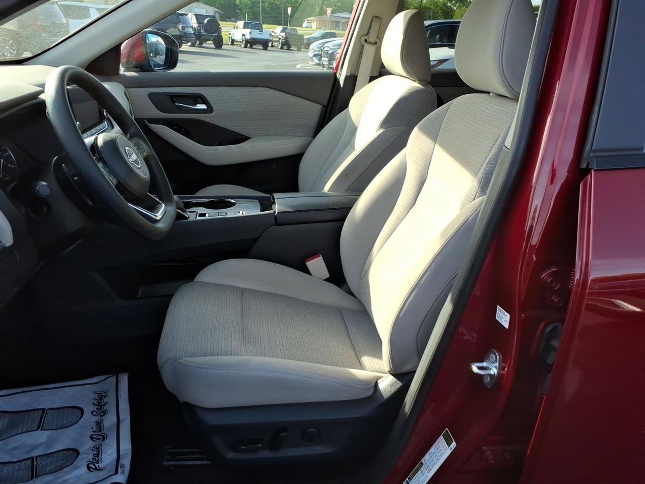Used 2023 Nissan Rogue SV FWD image 13