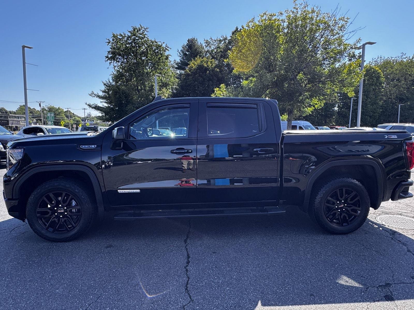 Used 2022 GMC Sierra 1500 Elevation w/ Elevation Premium Package AWD/4WD image 4