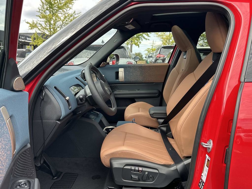 Used 2026 MINI Cooper Countryman S w/ Comfort Package Max image 17