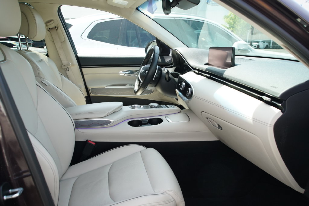 Used 2022 Genesis GV70 2.5T w/ Advanced Package AWD/4WD image 9