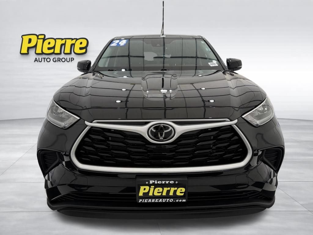 Used 2024 Toyota Highlander LE AWD/4WD image 8
