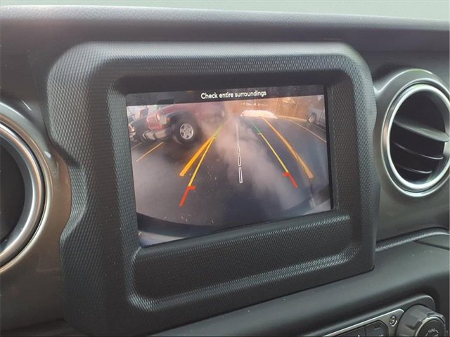 Used 2018 Jeep Wrangler Unlimited Sahara w/ Cold Weather Group image 21