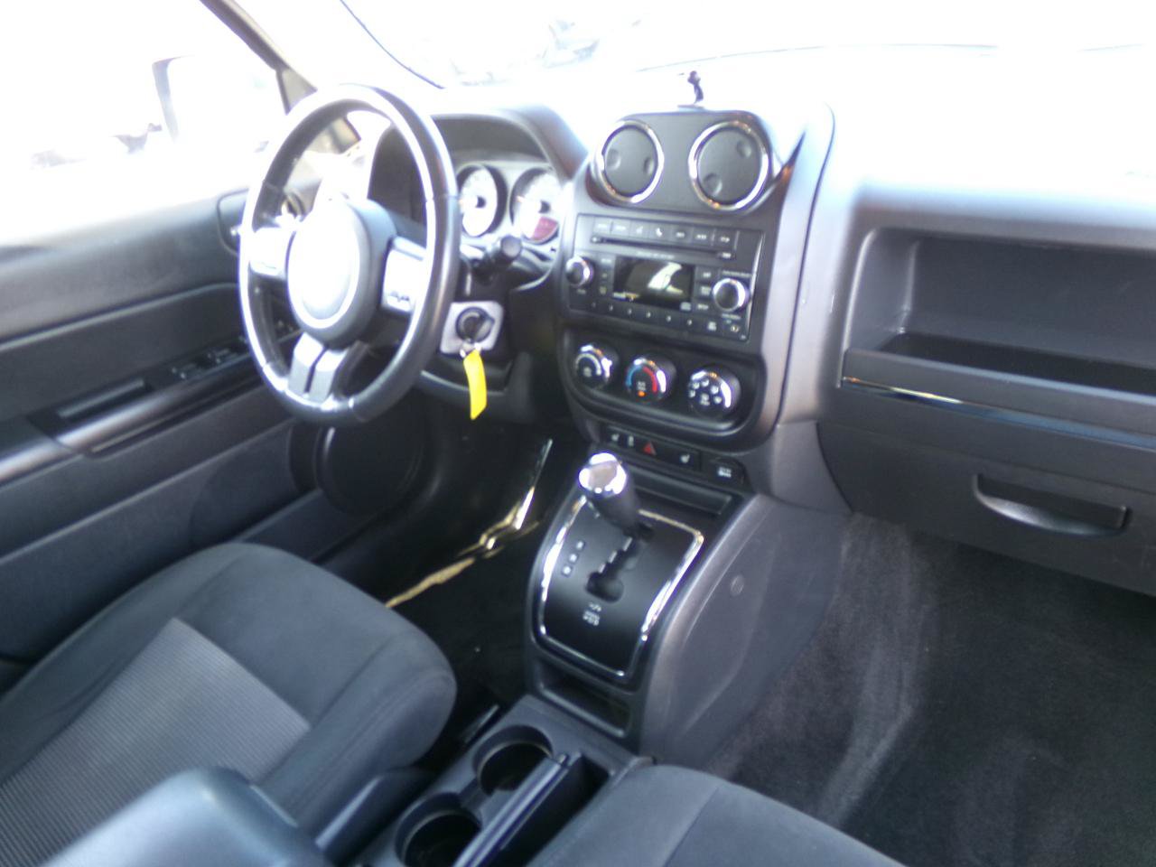 Used 2015 Jeep Patriot Latitude w/ All Weather Capability Group AWD/4WD image 26