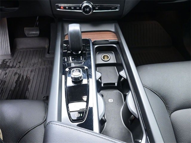 Used 2023 Volvo XC60 B5 Plus w/ Climate Package FWD image 13