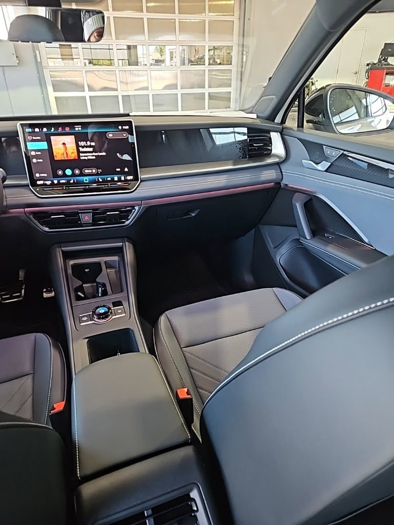 New 2026 Volkswagen Tiguan SE R-Line image 24