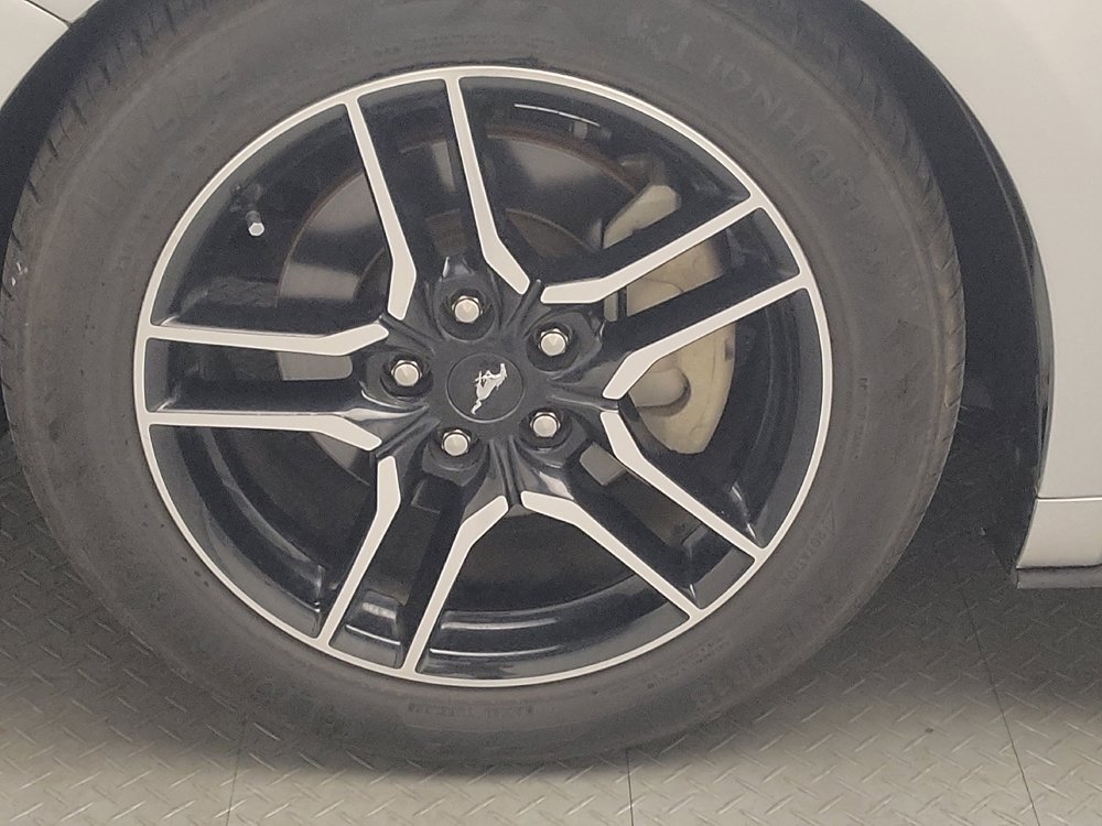 Used 2019 Ford Mustang Premium RWD image 31