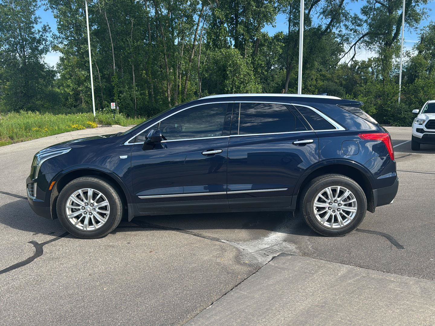 Used 2017 Cadillac XT5 FWD image 2
