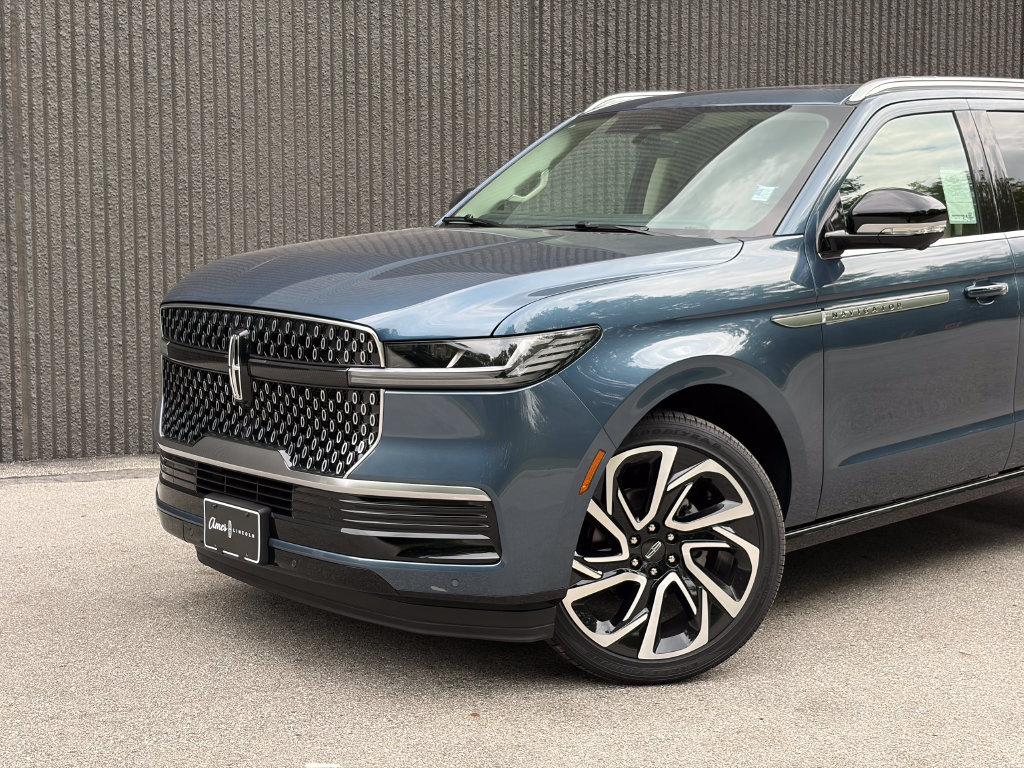 New 2027 Lincoln Navigator Reserve AWD/4WD image 2