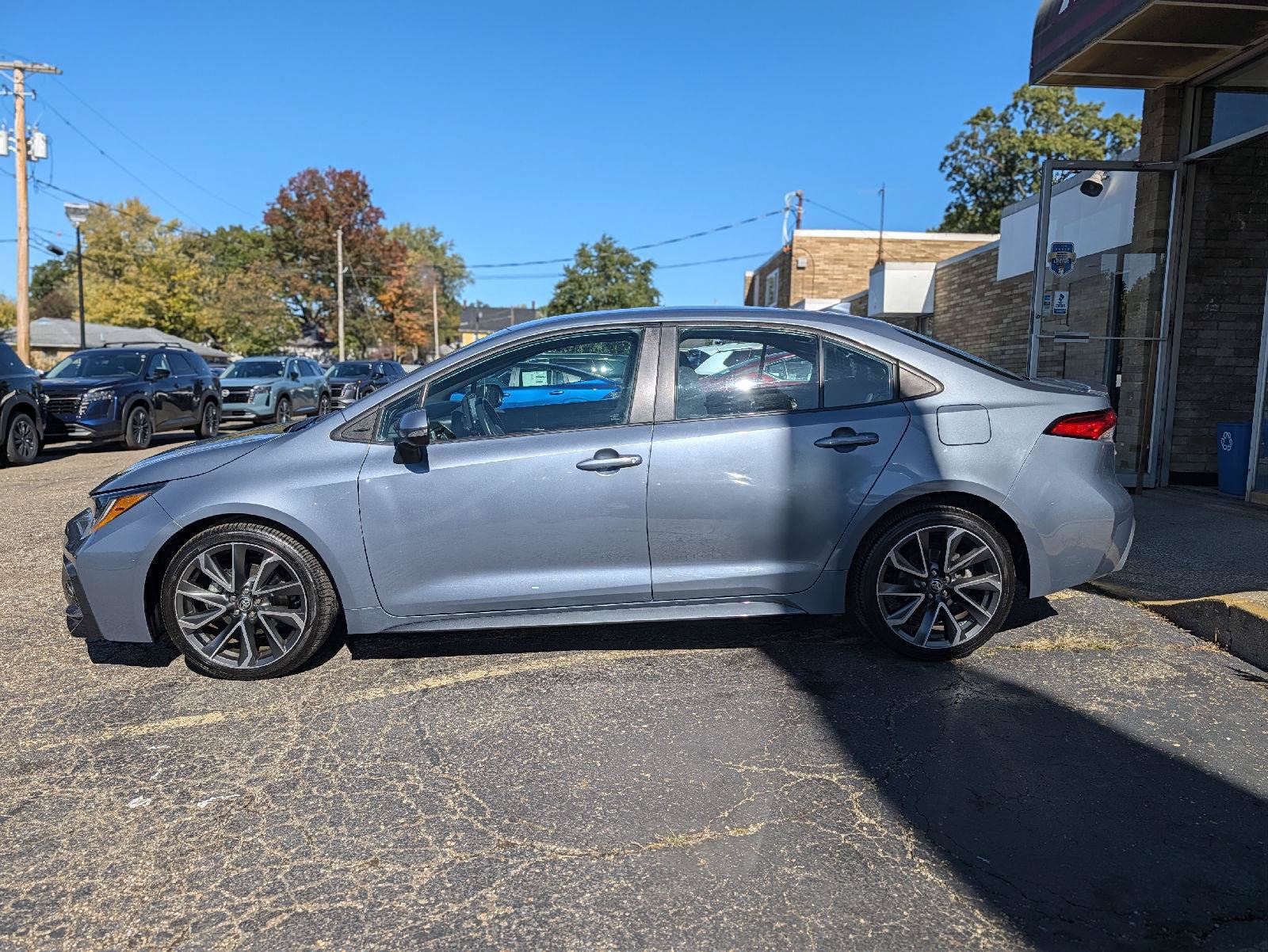 Used 2022 Toyota Corolla SE w/ Carpet Mat Package (TMS) FWD image 7