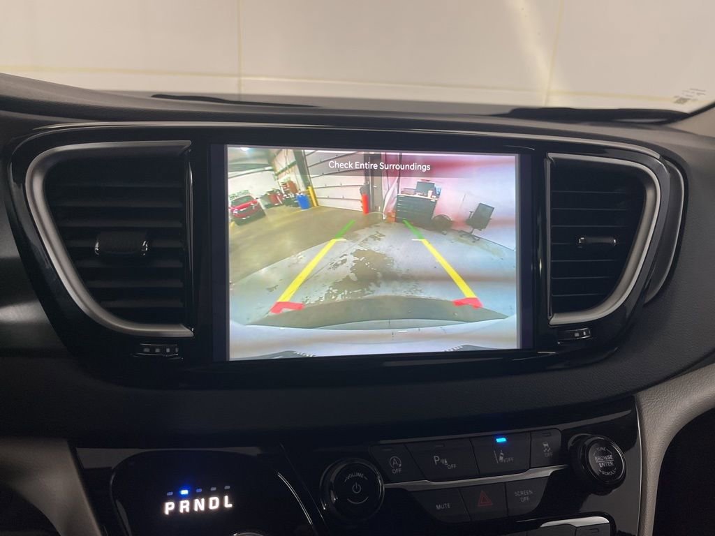 Used 2024 Chrysler Pacifica Touring-L image 67