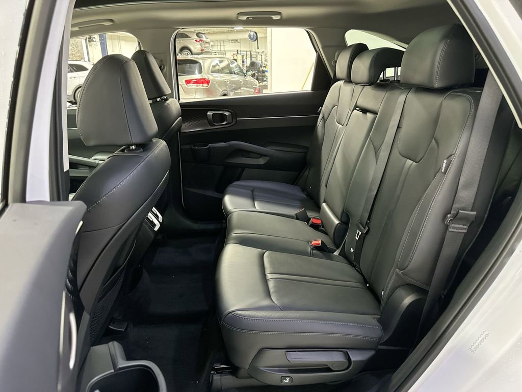 Used 2025 Kia Sorento S w/ Panoramic Sunroof Package image 26